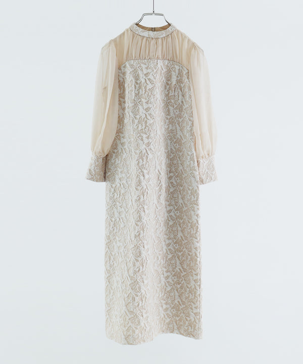 {"color":"\u30d9\u30fc\u30b8\u30e5","info":""}