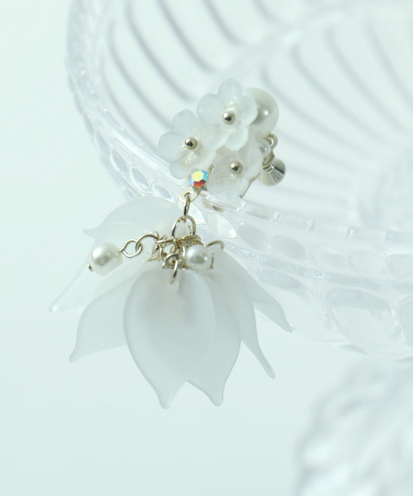 niana ペタルイヤリング オフホワイト