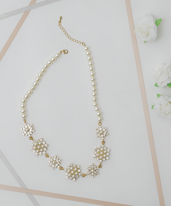 niana フラワーモチーフネックレス ベージュ