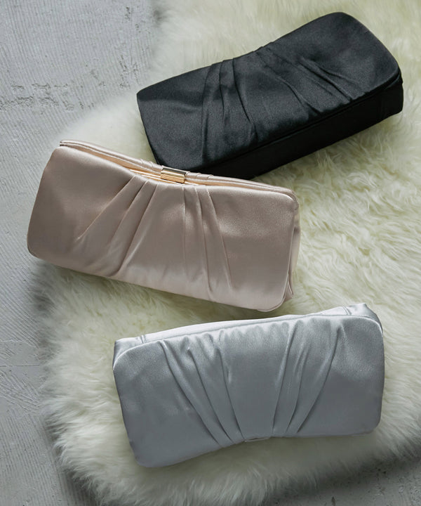 niana サテンクラッチバッグ