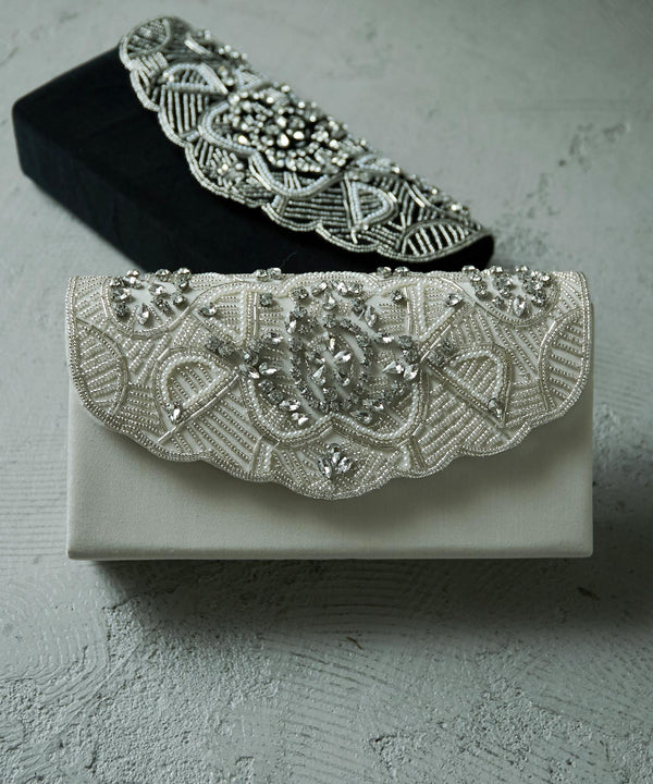 niana 幾何学風ビジュークラッチバッグ ベージュ