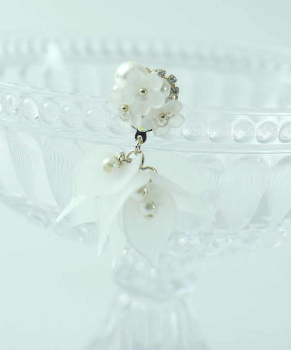 niana ペタルピアス オフホワイト