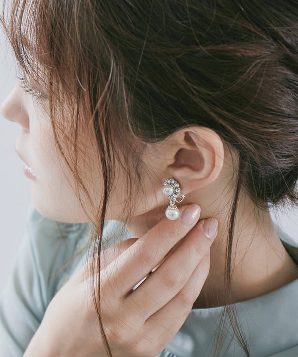 niana ダリアパールイヤリング ベージュ