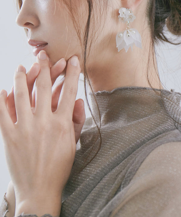 niana ペタルピアス オフホワイト