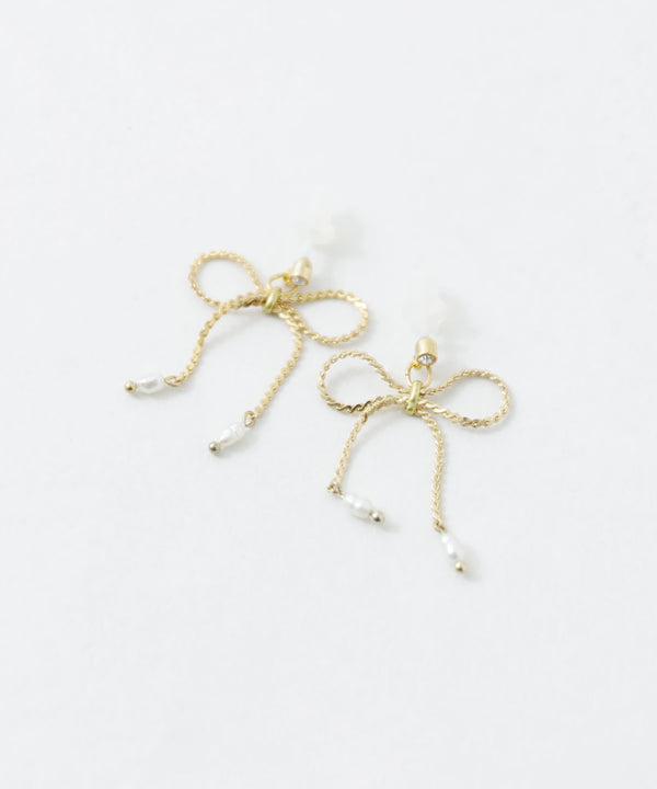 niana パール付きリボンチェーンセラミックピアス ゴールド