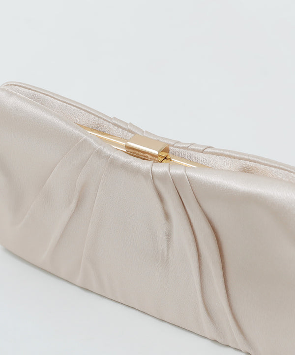 niana サテンクラッチバッグ