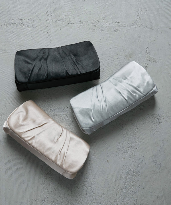 niana サテンクラッチバッグ