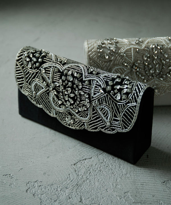 niana 幾何学風ビジュークラッチバッグ