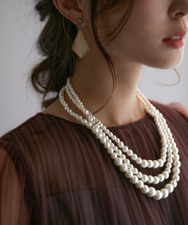 {"color":"\u30b4\u30fc\u30eb\u30c9","info":"model\uff1aH161cm size\uff1aF"}