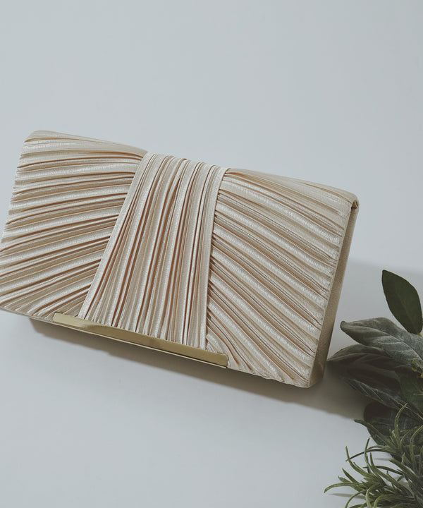 niana サテンプリーツパーティバッグ ベージュ