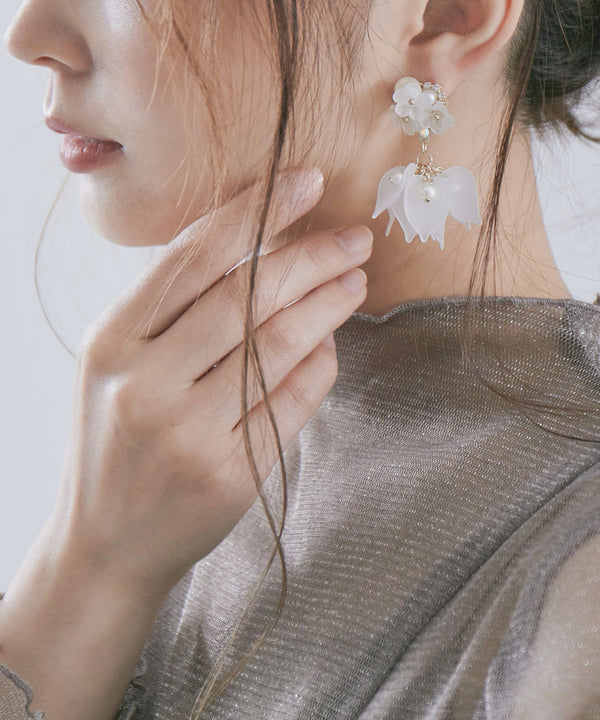 niana ペタルイヤリング オフホワイト