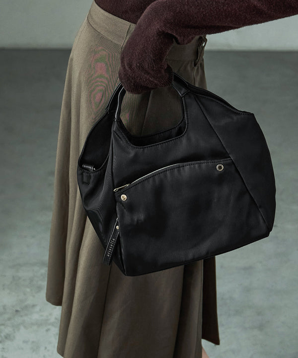 {"color":"\u30d6\u30e9\u30c3\u30af","info":"model\uff1aH158cm size\uff1aF"}