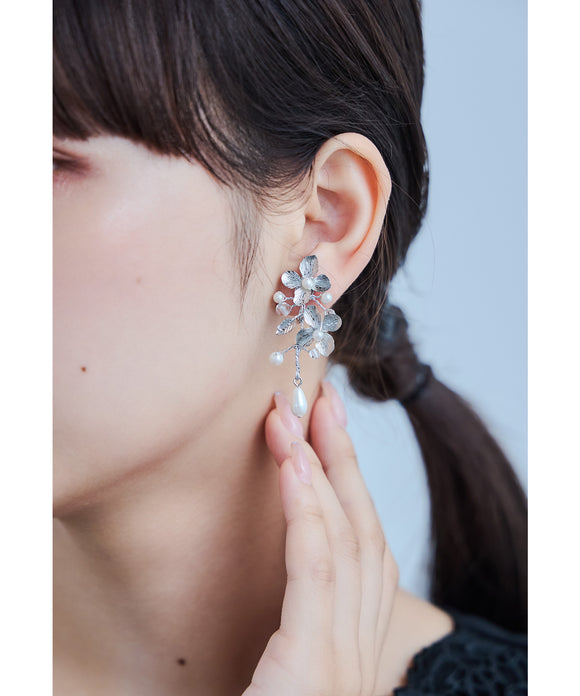 {"color":"\u30b7\u30eb\u30d0\u30fc","info":""}