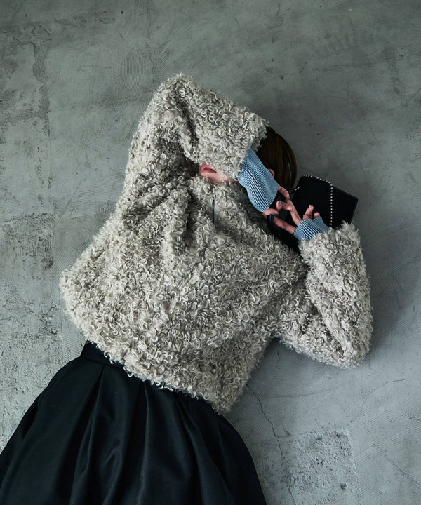 {"color":"\u30b0\u30ec\u30fc\u30b8\u30e5","info":"model\uff1aH158cm size\uff1aM"}