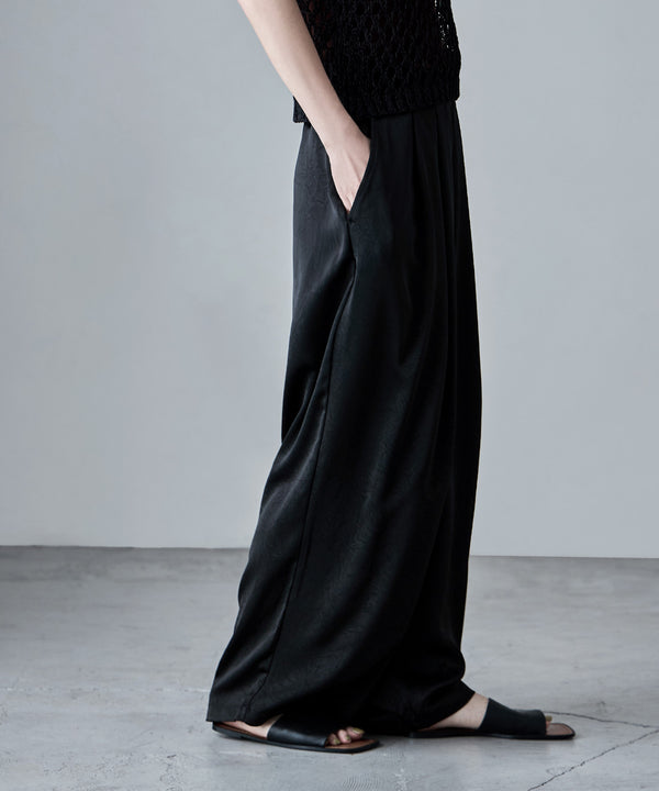{"color":"\u30d6\u30e9\u30c3\u30af","info":"model\uff1aH166cm size\uff1aM"}