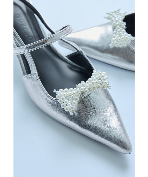 {"color":"\u30b7\u30eb\u30d0\u30fc","info":""}