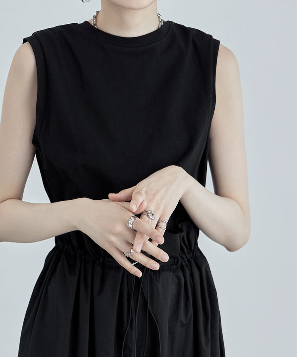 {"color":"\u30d6\u30e9\u30c3\u30af","info":"model\uff1aH170cm size\uff1aF"}