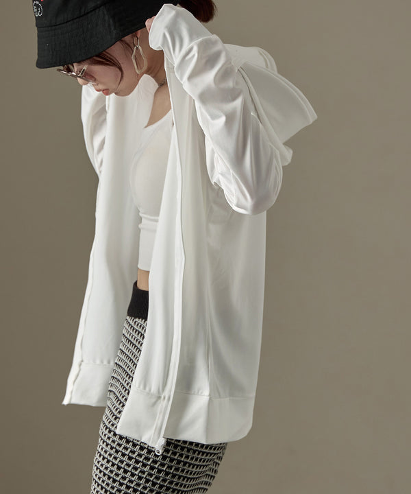 {"color":"\u30db\u30ef\u30a4\u30c8","info":"model\uff1aH158cm size\uff1aM"}