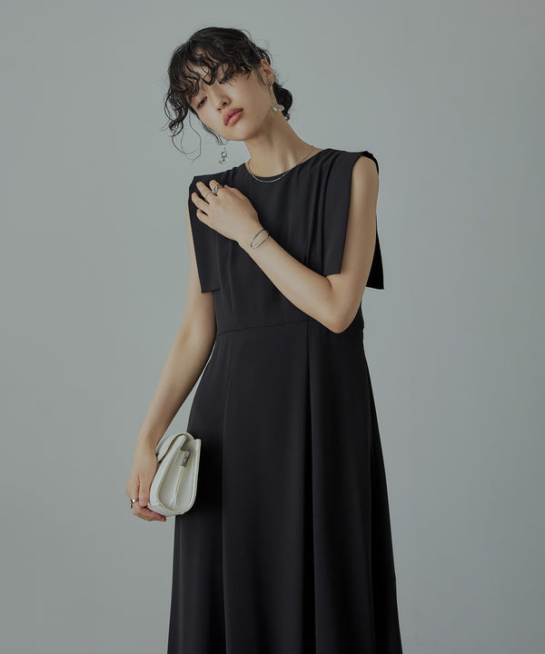 {"color":"\u30d6\u30e9\u30c3\u30af","info":"model\uff1aH167cm size\uff1aM"}