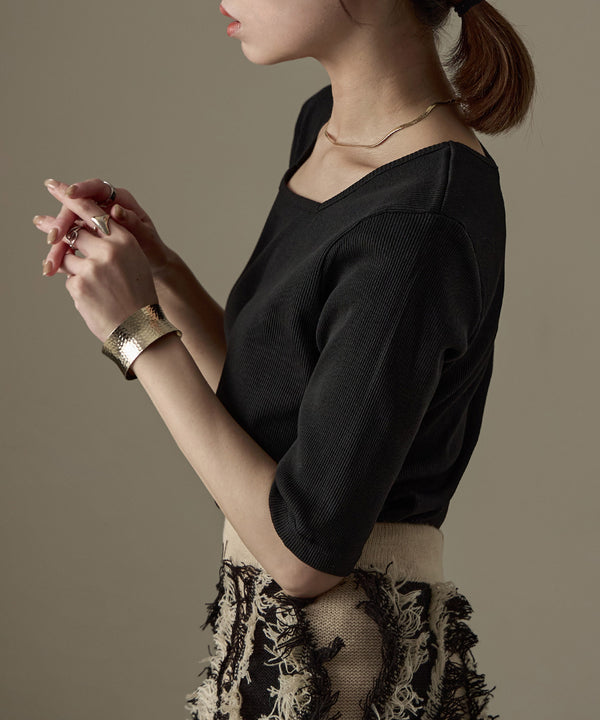 {"color":"\u30d6\u30e9\u30c3\u30af","info":"model\uff1aH158cm size\uff1aM"}