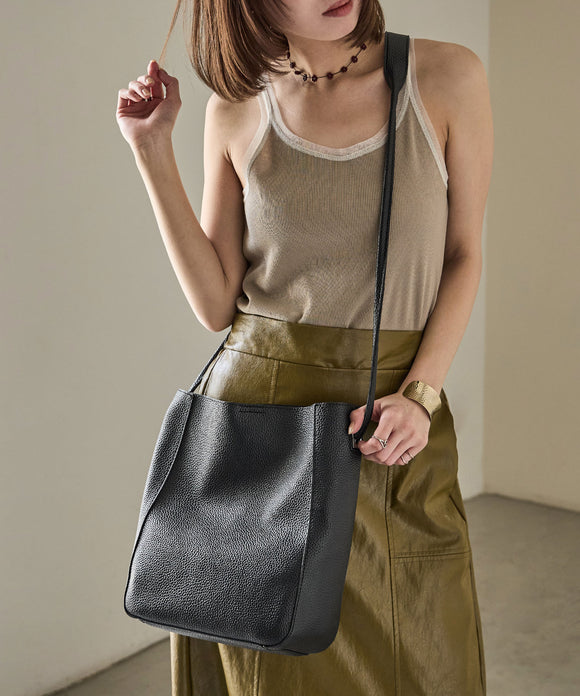 {"color":"\u30d6\u30e9\u30c3\u30af","info":"model\uff1aH158cm size\uff1aF"}