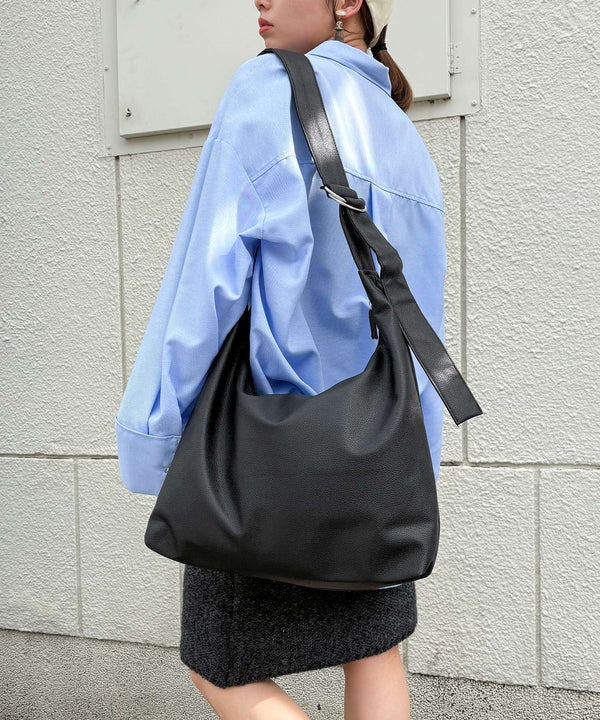 {"color":"\u30d6\u30e9\u30c3\u30af","info":"model\uff1aH158cm size\uff1aF"}