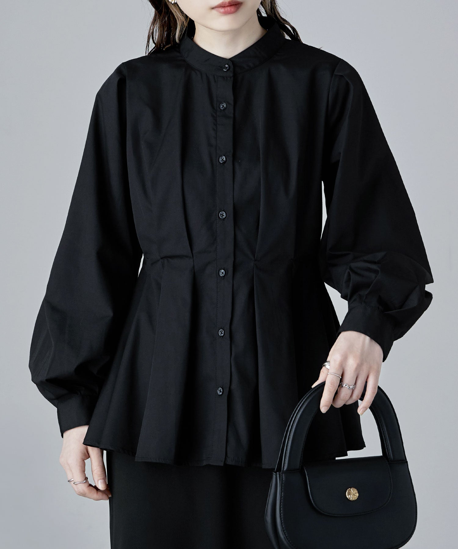 【新品　タグ付き】LOHEN ハイスタンドブラウス　ブラック　タグ付き フレアウエストタックスタンドブラウス｜シャツ・ブラウス - etoll.