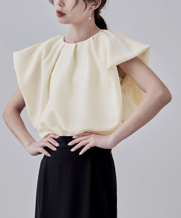 {"color":"\u30d9\u30fc\u30b8\u30e5","info":"model\uff1aH166cm size\uff1aM"}