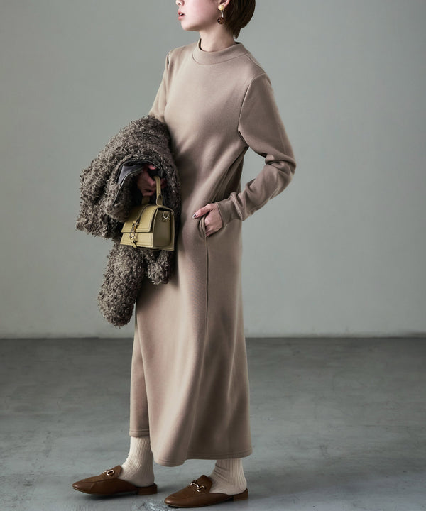 {"color":"\u30b0\u30ec\u30fc\u30b8\u30e5","info":"model\uff1aH158cm size\uff1aM"}