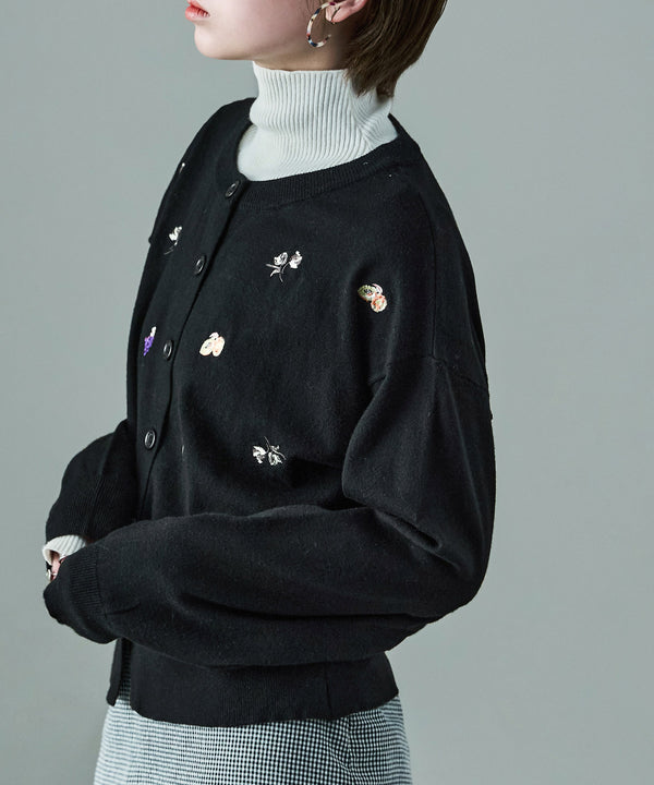 {"color":"\u30d6\u30e9\u30c3\u30af","info":"model\uff1aH158cm size\uff1aM"}