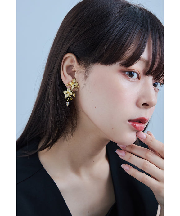 {"color":"\u30b4\u30fc\u30eb\u30c9","info":""}