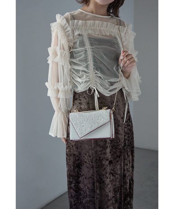 {"color":"\u30aa\u30d5\u30db\u30ef\u30a4\u30c8","info":""}