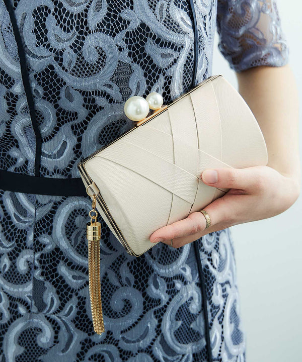 {"color":"\u30d9\u30fc\u30b8\u30e5","info":""}