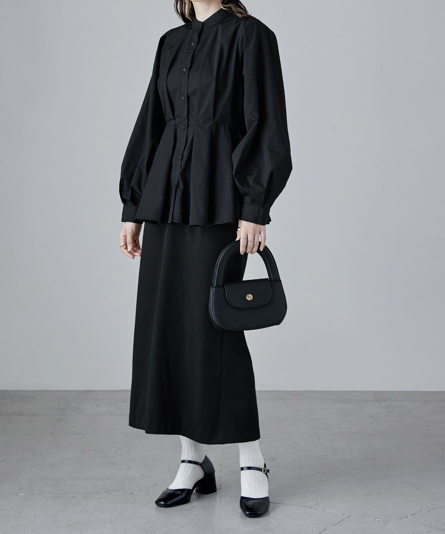 【新品　タグ付き】LOHEN ハイスタンドブラウス　ブラック　タグ付き フレアウエストタックスタンドブラウス｜シャツ・ブラウス - etoll.