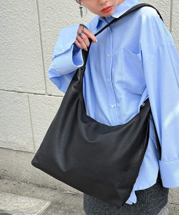 {"color":"\u30d6\u30e9\u30c3\u30af","info":"model\uff1aH158cm size\uff1aF"}