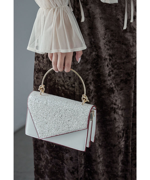 {"color":"\u30aa\u30d5\u30db\u30ef\u30a4\u30c8","info":""}