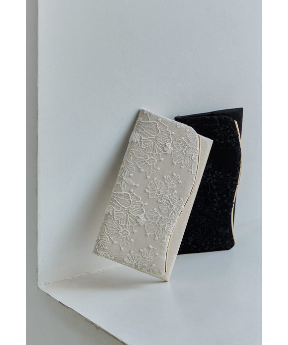 {"color":"\u30d9\u30fc\u30b8\u30e5","info":""}