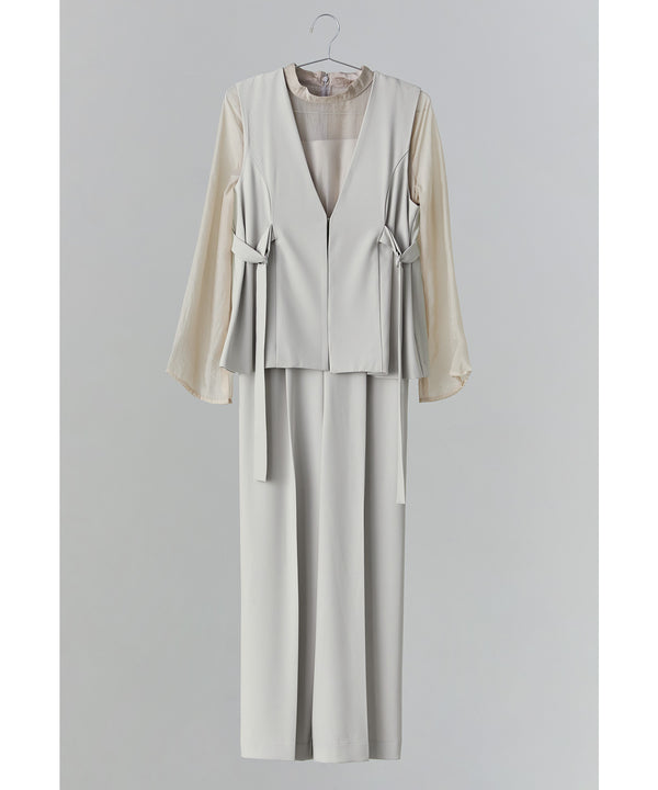 {"color":"\u30d9\u30fc\u30b8\u30e5","info":""}