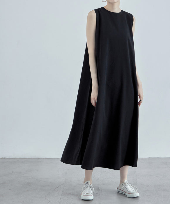 {"color":"\u30d6\u30e9\u30c3\u30af","info":"model\uff1aH170cm size\uff1aF"}