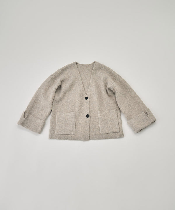 {"color":"\u30d9\u30fc\u30b8\u30e5","info":""}