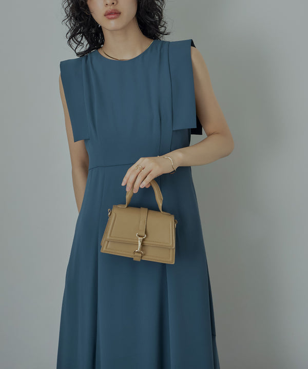 {"color":"\u30d6\u30eb\u30fc","info":"model\uff1aH167cm size\uff1aM"}