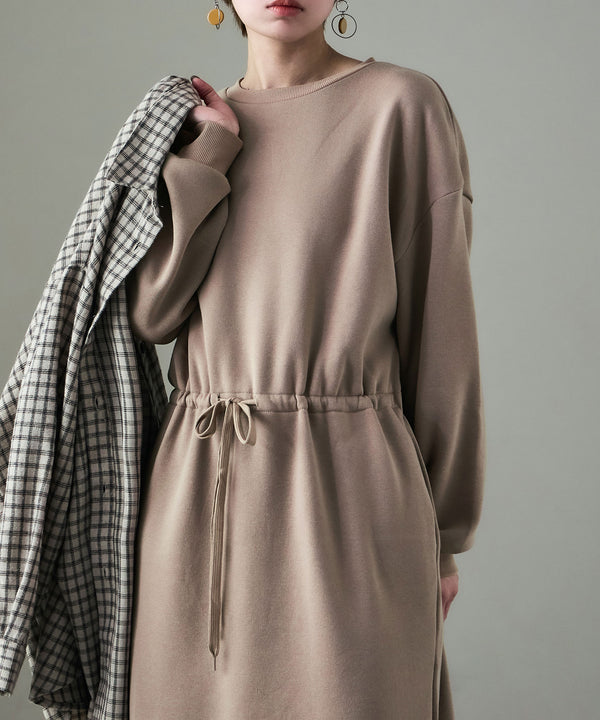 {"color":"\u30b0\u30ec\u30fc\u30b8\u30e5","info":"model\uff1aH158cm size\uff1aM"}