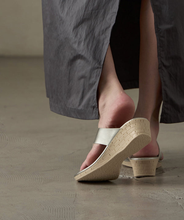 {"color":"\u30b7\u30eb\u30d0\u30fc","info":""}