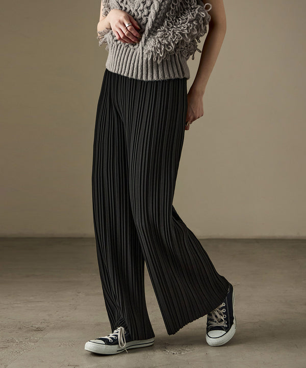 {"color":"\u30d6\u30e9\u30c3\u30af","info":"model\uff1aH158cm size\uff1aM"}
