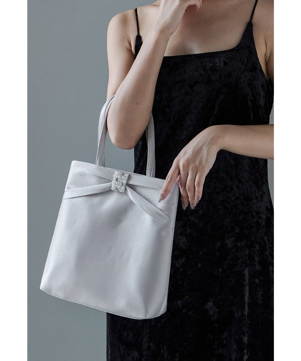 {"color":"\u30b7\u30eb\u30d0\u30fc","info":""}