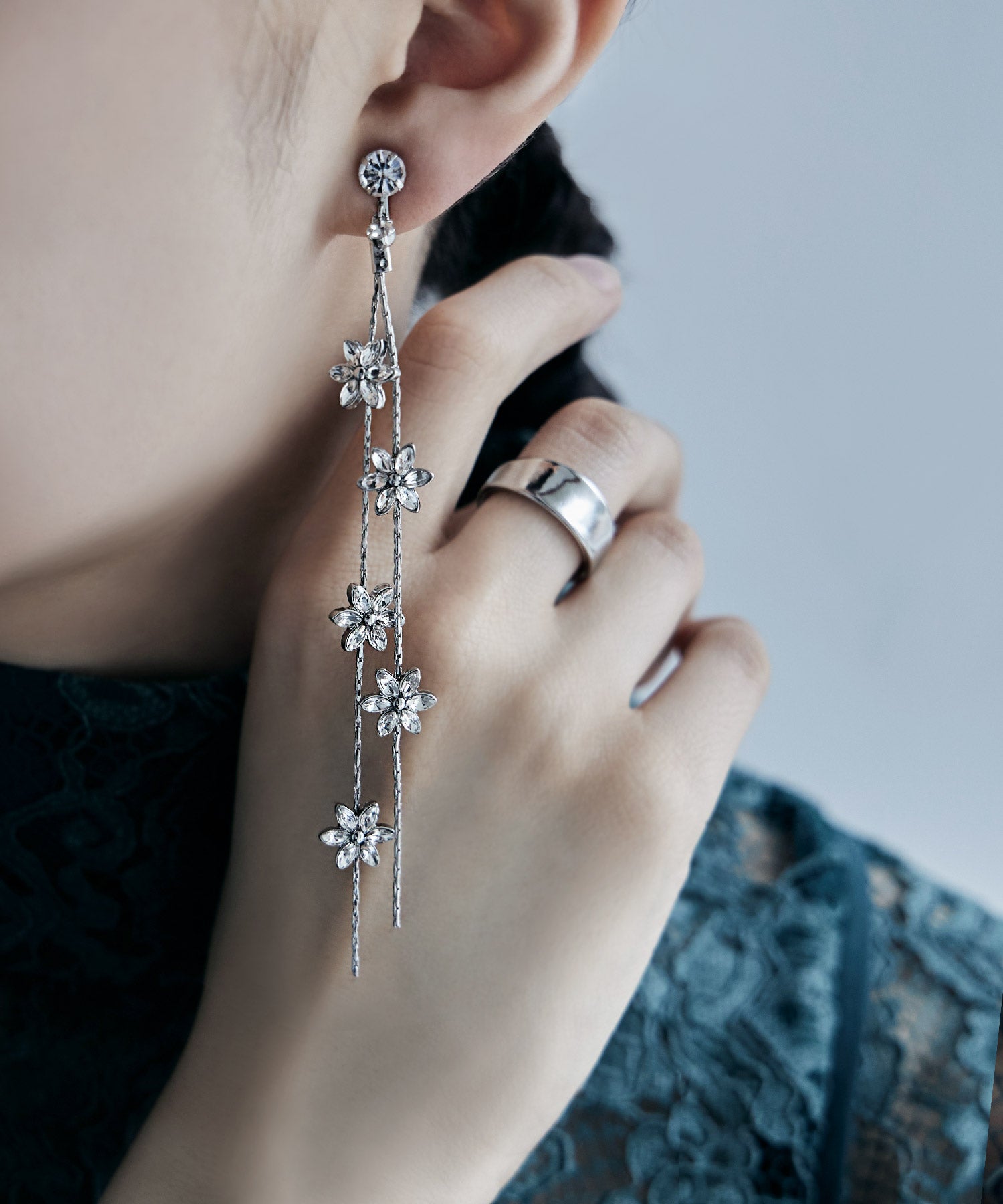 フラワービジューロングイヤリング｜ピアス・イアリング - etoll.