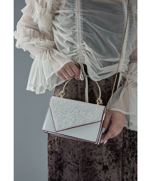 {"color":"\u30aa\u30d5\u30db\u30ef\u30a4\u30c8","info":""}