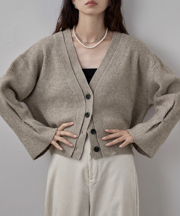 {"color":"\u30d9\u30fc\u30b8\u30e5","info":"model\uff1aH166cm size\uff1aM"}