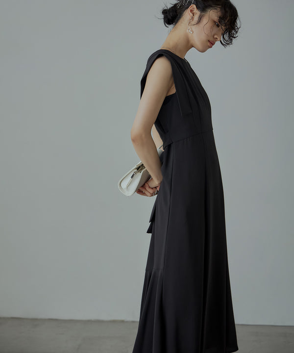 {"color":"\u30d6\u30e9\u30c3\u30af","info":"model\uff1aH167cm size\uff1aM"}