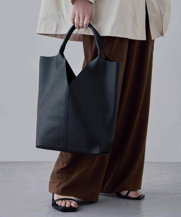 {"color":"\u30d6\u30e9\u30c3\u30af","info":"model\uff1aH166cm size\uff1aF"}